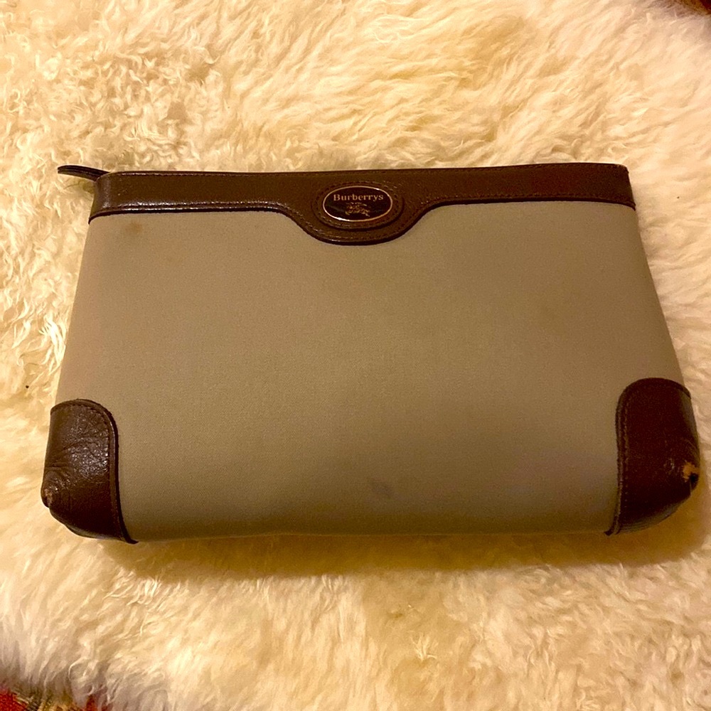 Burberrys vintage pouch.